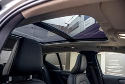 2023 Volvo
XC40 Ultimate B4 Bright