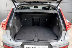 2023 Volvo
XC40 Ultimate B4 Bright