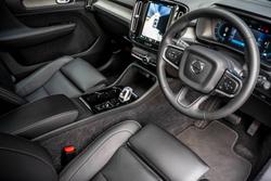 2023 Volvo
XC40 Ultimate B4 Bright