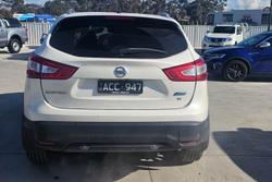 2015 Nissan
QASHQAI Ti