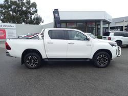 2021 Toyota
                Hilux 4x4 Hilux 4x4 SR5 2.8L T Diesel Automatic Double Cab 2L70350 001