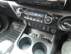 2021 Toyota
                Hilux 4x4 Hilux 4x4 SR5 2.8L T Diesel Automatic Double Cab 2L70350 001
