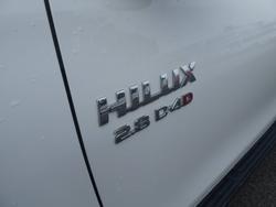 2021 Toyota
                Hilux 4x4 Hilux 4x4 SR5 2.8L T Diesel Automatic Double Cab 2L70350 001