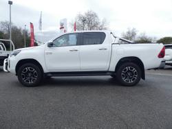 2021 Toyota
                Hilux 4x4 Hilux 4x4 SR5 2.8L T Diesel Automatic Double Cab 2L70350 001