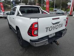 2021 Toyota
                Hilux 4x4 Hilux 4x4 SR5 2.8L T Diesel Automatic Double Cab 2L70350 001