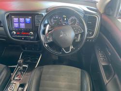 2020 Mitsubishi
Outlander LS