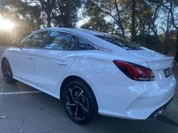 2025 MG MG5 Essence MY25 Dover White