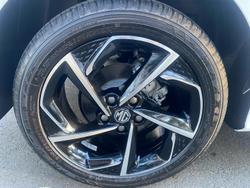 2025 MG MG5 Essence MY25 Dover White