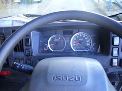 2018 ISUZU NPR 45-155 SILVER