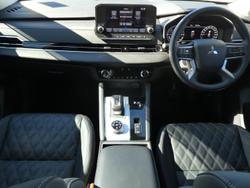 2024 Mitsubishi
Outlander PHEV Exceed