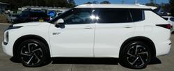 2024 Mitsubishi
Outlander PHEV Exceed