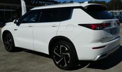 2024 Mitsubishi
Outlander PHEV Exceed