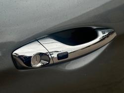 2017 Hyundai
                Santa Fe Highlander