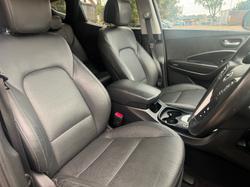 2017 Hyundai
                Santa Fe Highlander
