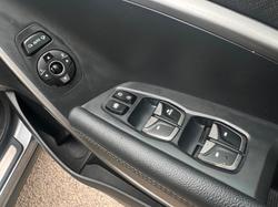 2017 Hyundai
                Santa Fe Highlander