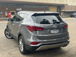 2017 Hyundai
                Santa Fe Highlander