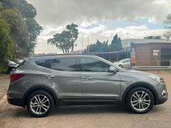 2017 Hyundai
                Santa Fe Highlander