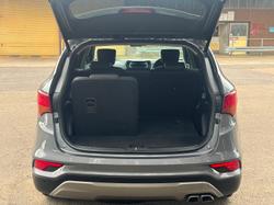 2017 Hyundai
                Santa Fe Highlander
