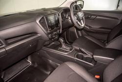 2025 Isuzu
                D-MAX SX