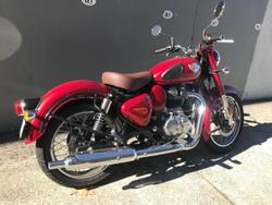 2025 Royal Enfield
Classic 350 Heritage