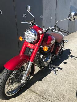 2025 Royal Enfield
Classic 350 Heritage