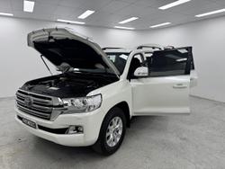 2021 Toyota Landcruiser Sahara VDJ200R 4X4 Dual Range Crystal Pearl