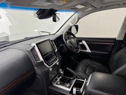 2021 Toyota Landcruiser Sahara VDJ200R 4X4 Dual Range Crystal Pearl
