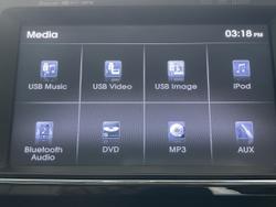 2018 Kia
                Carnival SLi