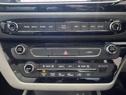 2018 Kia
                Carnival SLi