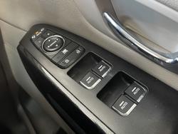 2018 Kia
                Carnival SLi