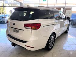 2018 Kia
                Carnival SLi