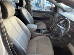 2018 Kia
                Carnival SLi