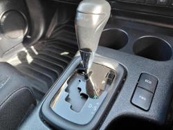 2022 Toyota
                Hilux SR