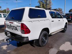 2022 Toyota
                Hilux SR