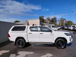 2022 Toyota
                Hilux SR