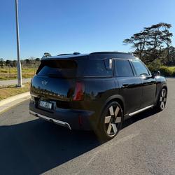 2024 MINI
                Countryman SE Favoured