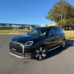 2024 MINI
                Countryman SE Favoured