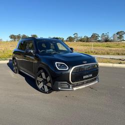 2024 MINI
                Countryman SE Favoured