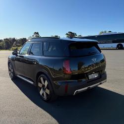 2024 MINI
                Countryman SE Favoured