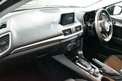 2018 Mazda
                3 Neo Sport