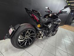 2024 DUCATI DIAVEL V4 Black