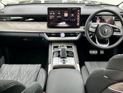 2025 GWM
                Tank 500 Vanta Hybrid