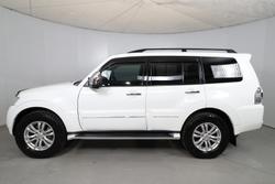 2017 Mitsubishi
Pajero Exceed
