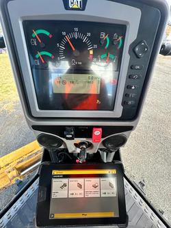 2022 Caterpillar 150 Awd - Mastless Gps Yellow