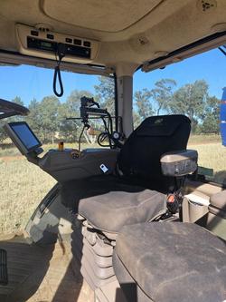 2019 John Deere 7210R Green