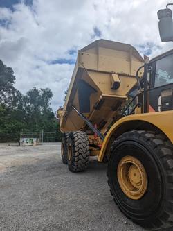 2012 CAT 740B Yellow