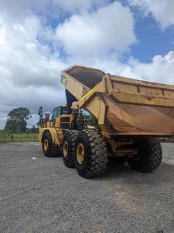 2012 CAT 740B Yellow