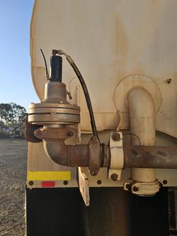 2005 Articulated Truck Terex White