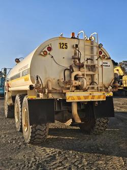 2005 Articulated Truck Terex White