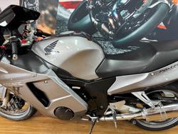 2006 Honda CBR1100XX (SUPER BLACKBIRD) GREY